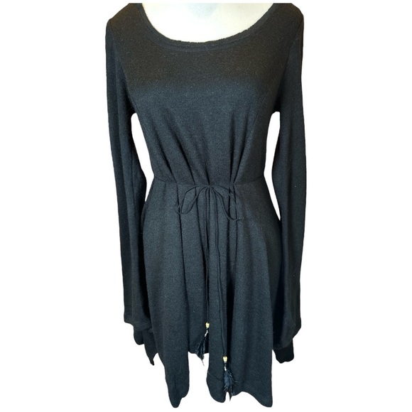 Love Tree Dresses & Skirts - Love Tree Black Asymmetrical Dress